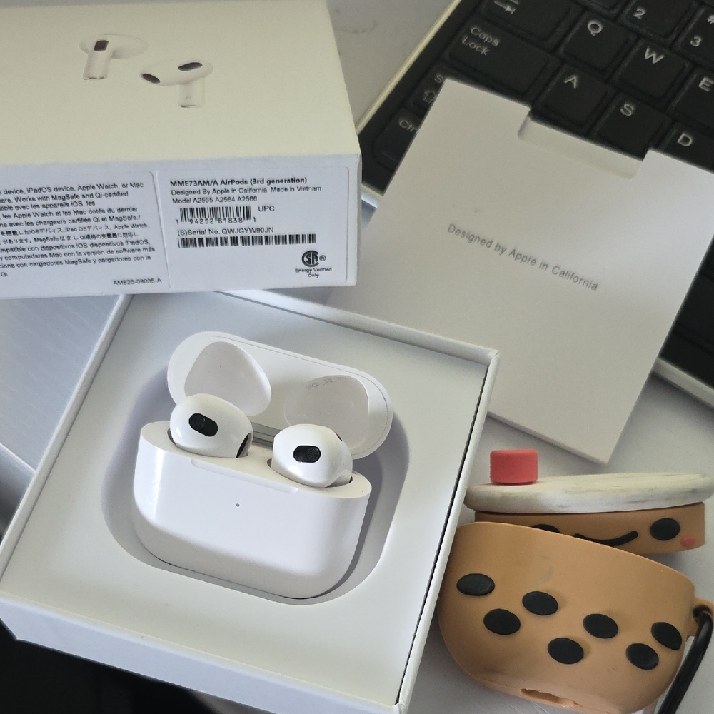 Apple AirPods 3rd Gen  with Polka Dot Case